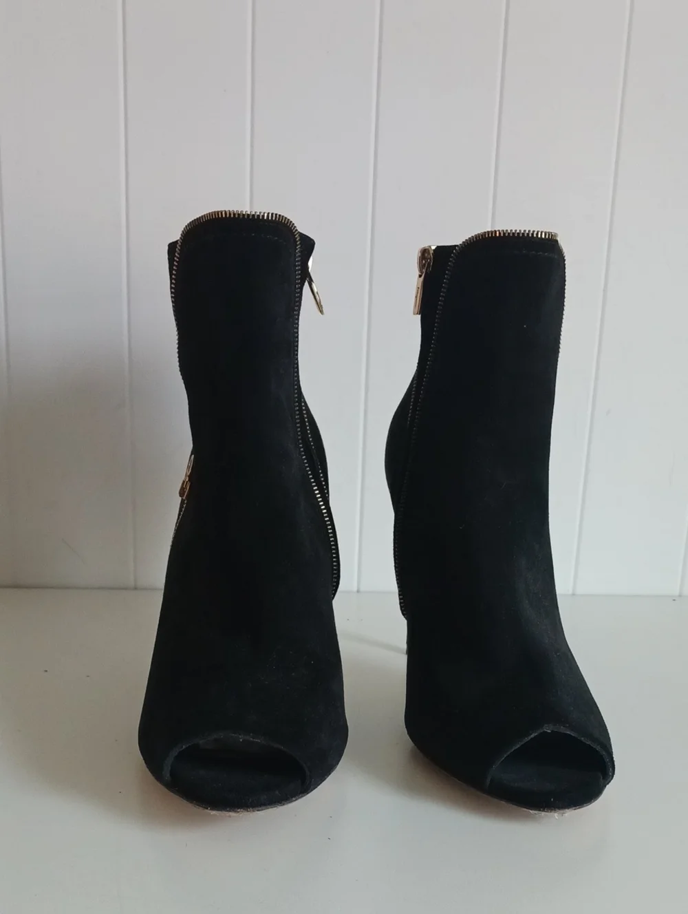 SALVATORE FERRAGAMO BLK SUEDE PEEP TOE HEELED BOOTIES